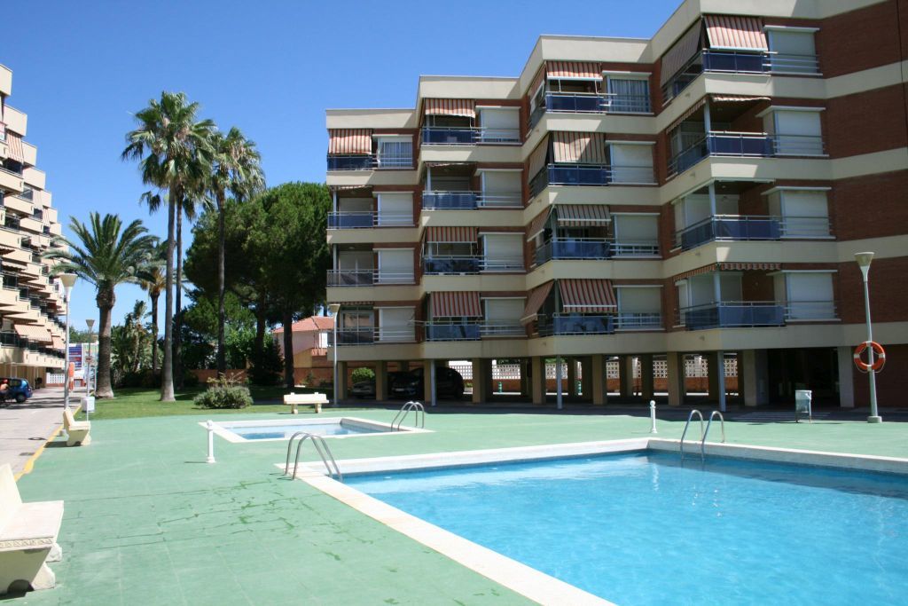 Rentalmar Sol De Espana Apts 坎布里尔斯 外观 照片